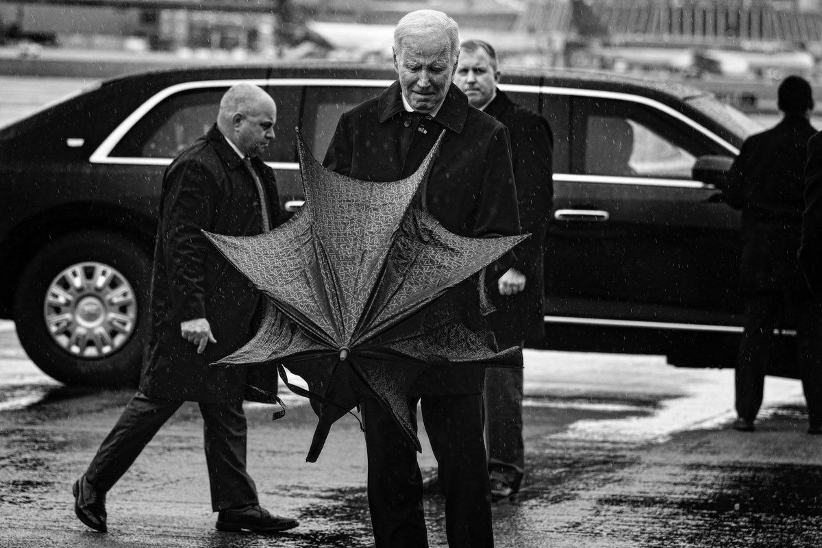 US President Joe Biden opens his umbrella as he arrives in a rainy Dublin, Ireland. @afpphoto @afpnewsagency