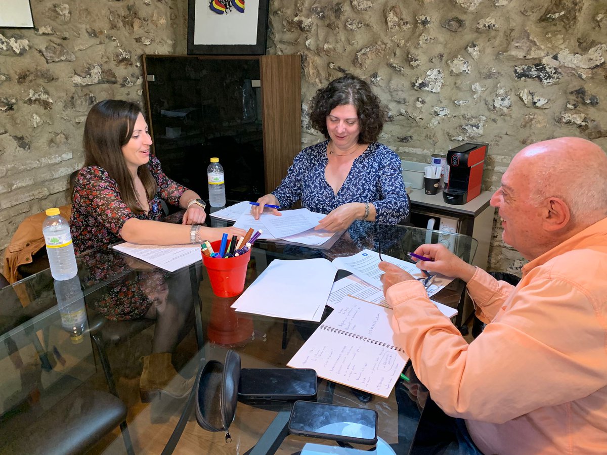 📢 Siguiendo la línea de reuniones con la vista puesta en las #Elecciones2023, ayer estuvimos comentando con <a href="/esquerraunida/">Esquerra Unida PV🔻</a> nuestras propuestas y comparando con su programa 📝
Estuvimos de acuerdo en asuntos clave como la garantía del acceso a la salud de la población vulnerable.