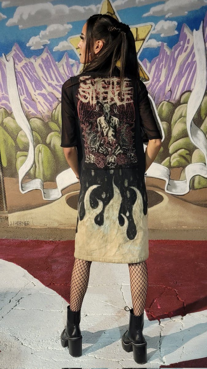 altrn8v_'s tweet photo. Repurposed denim dress with SS patch &amp; bleached flames - Size: Women's Medium ; Length from shoulder to bottom: 37.5"
•
Highest bid at: $45
•
(Place bids in comments) https://t.co/TlJBxjyRhX