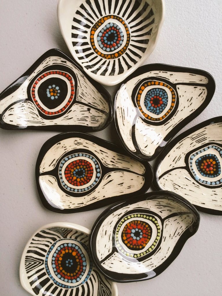 Penny Evans, ceramic artist in Australia who creates works that embody her Indigenous Kamilaroi/Gomeroi cultural heritage #WomensArt