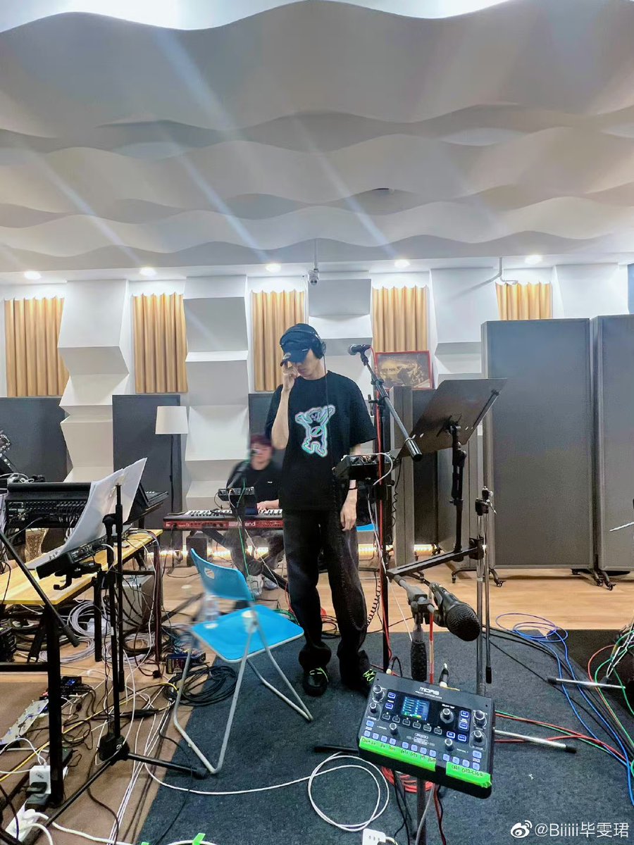 biiiiwenjun's tweet photo. 💬230406 Bi Wenjun weibo update 
.
“🎤”

#ปี้เหวินจวิ้น #BiWenJun #毕雯珺 https://t.co/RZyIKcerye