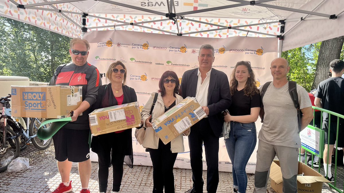 ✋🏻 Todos contra el acoso escolar.

👏🏻 Disfrutando de una nueva edición de la Carrera Escolar por La Paz, organizada por el Colegio La Aduana.

2.000 alumnos de 23 centros educativos tanto de #CórdobaEsp y provincia se unen contra el acoso y el ciberbulling en las aulas 💪🏼