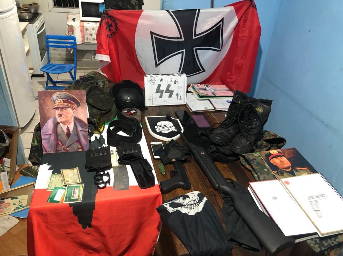 CrimesReais's tweet photo. Adolescente que planejava ataque em escola é detido com materiais de apologia ao nazismo no Rio Grande do Sul: https://t.co/3Vd2ALYX4Y