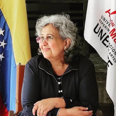 #12Abr| 🇻🇪 📢 ¡SEGUNDA ETIQUETA DEL DÍA! ▶️ 

#TibisayGuerreraDeLuz

Mujer leal a la Patria y siempre defensora de la Paz. Te recordaremos, compañera. 

Mucha luz y claveles en tu nuevo camino.

¡Honor y Gloria!