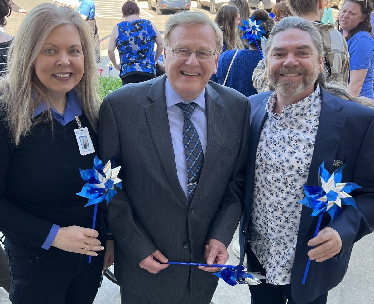 mackiemackie's tweet photo. #GoBlueSWMo Collaboration works. Thank you Springfield Mayor McClure, Melinda Nichols #LBHS and all SFF Child abuse prevention and protection providers.#MOKidsFirst #greenecountymo 
#CASASWMO
 #BACA #CAN #fosteradoptconnect https://t.co/AwHUWDMPOK