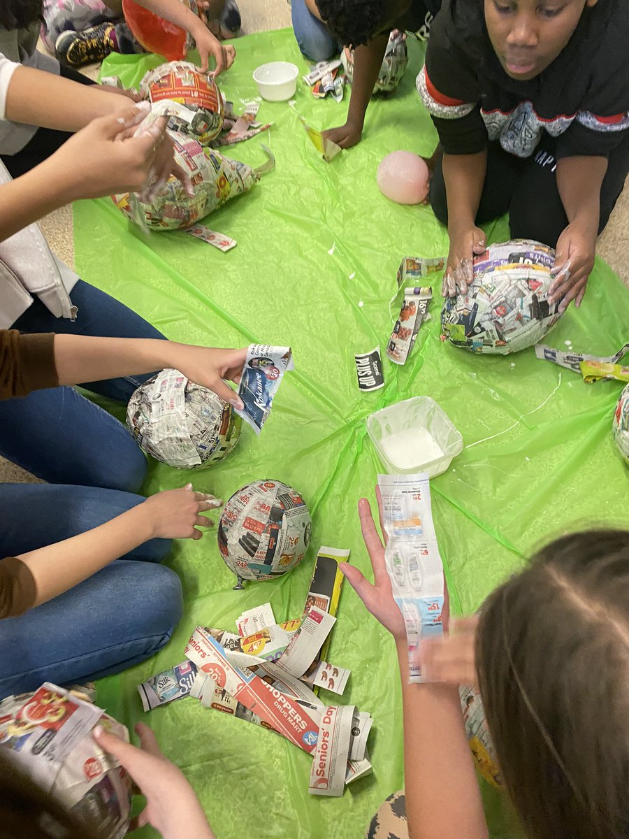 ms_bowersclass's tweet photo. Room 22 is working hard on creating their paper mache flying creatures. We will be showcasing them at our learning assembly May 1. https://t.co/NgYzdcKQFw