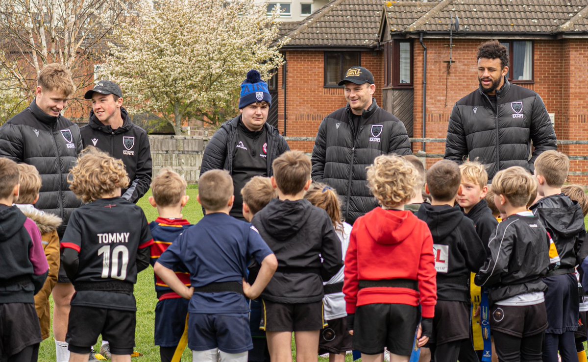 SaintsComm's tweet photo. 🐐👀

Was fantastic to have the GOAT @Courtney_Lawes join us on our 3 Day Girls and Rugby Dev camps this afternoon! 
@finsmithh @sammyg63 and Jake Garside aren’t bad to help out either 🤩😇 https://t.co/fqYWCGbbVU