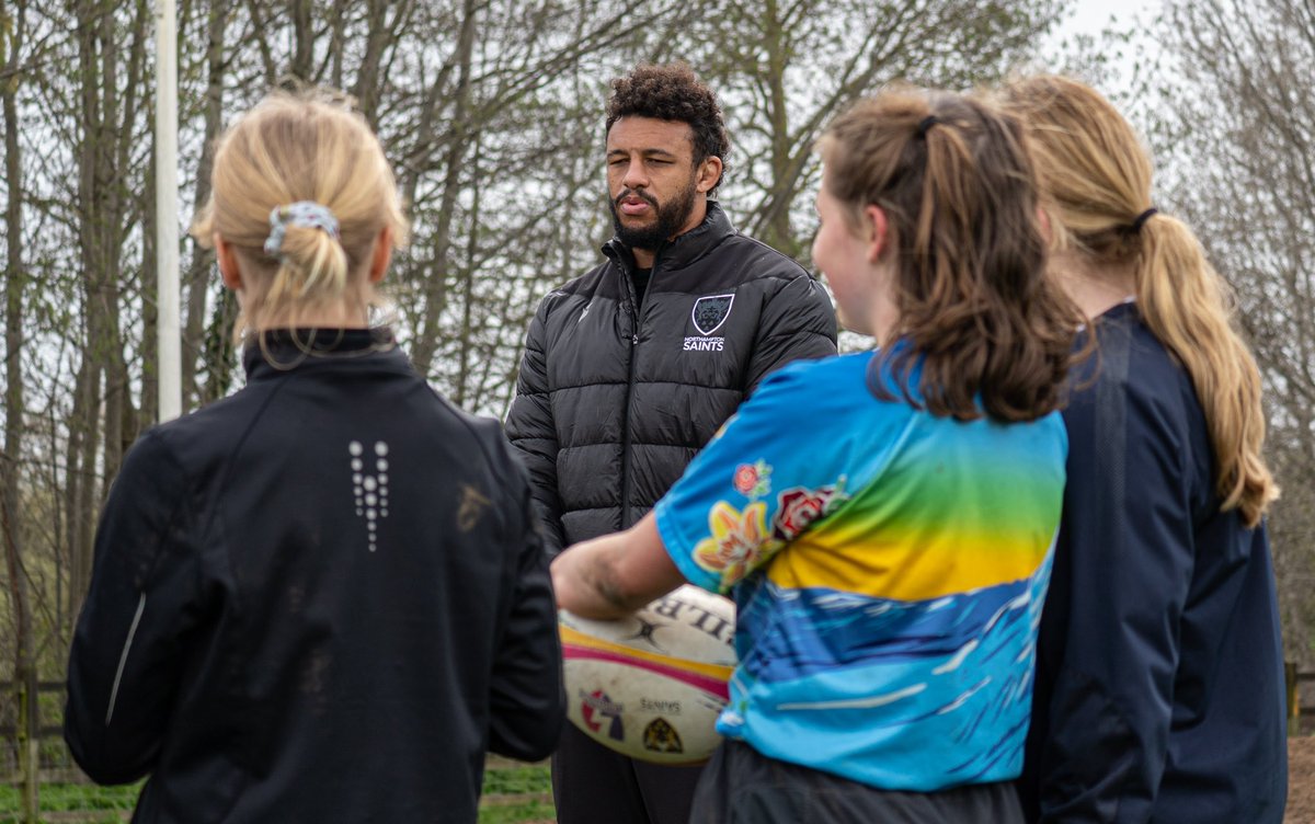 SaintsComm's tweet photo. 🐐👀

Was fantastic to have the GOAT @Courtney_Lawes join us on our 3 Day Girls and Rugby Dev camps this afternoon! 
@finsmithh @sammyg63 and Jake Garside aren’t bad to help out either 🤩😇 https://t.co/fqYWCGbbVU