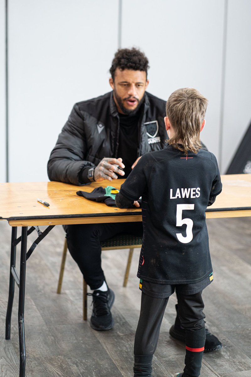 SaintsComm's tweet photo. 🐐👀

Was fantastic to have the GOAT @Courtney_Lawes join us on our 3 Day Girls and Rugby Dev camps this afternoon! 
@finsmithh @sammyg63 and Jake Garside aren’t bad to help out either 🤩😇 https://t.co/fqYWCGbbVU