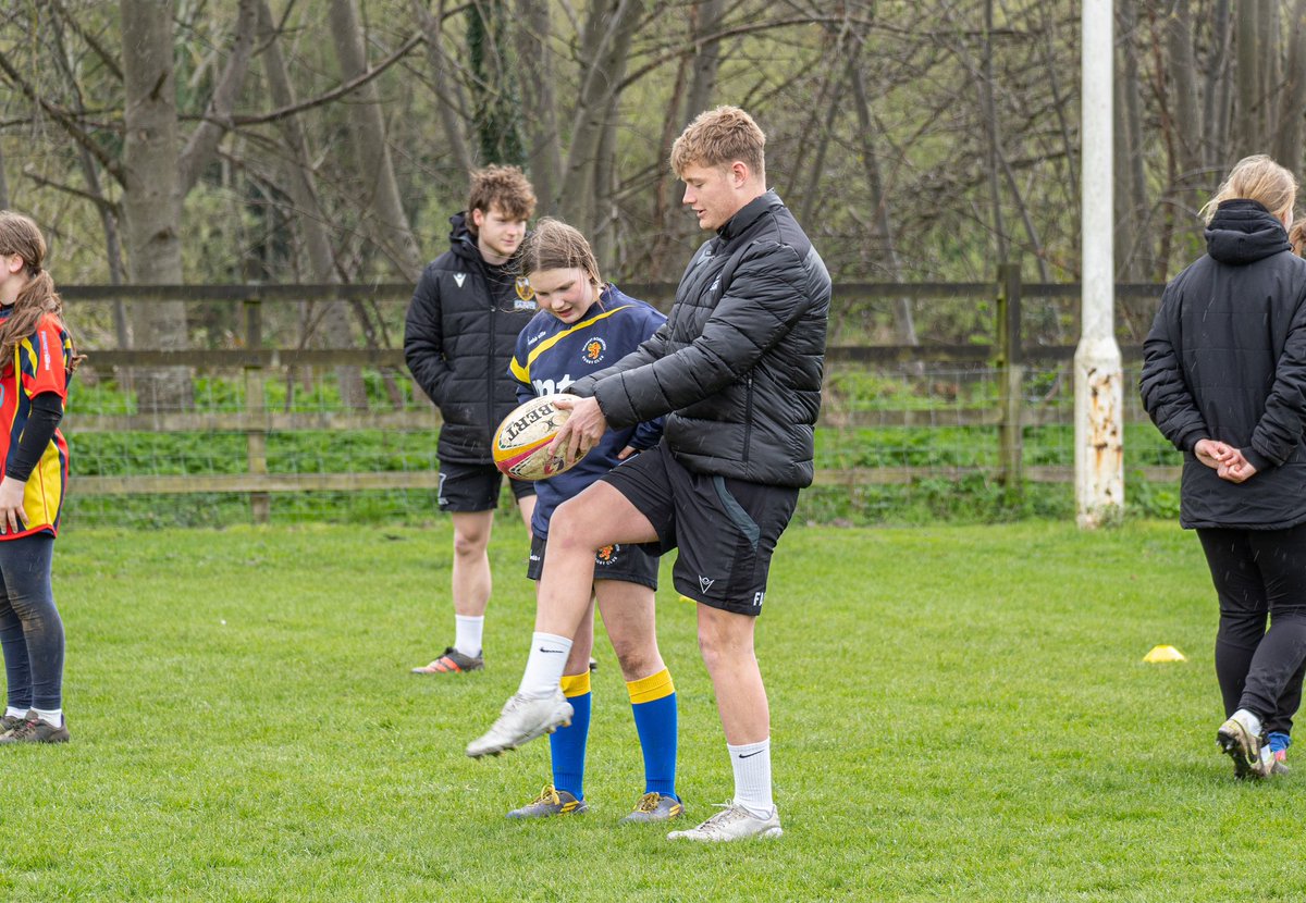 SaintsComm's tweet photo. 🐐👀

Was fantastic to have the GOAT @Courtney_Lawes join us on our 3 Day Girls and Rugby Dev camps this afternoon! 
@finsmithh @sammyg63 and Jake Garside aren’t bad to help out either 🤩😇 https://t.co/fqYWCGbbVU