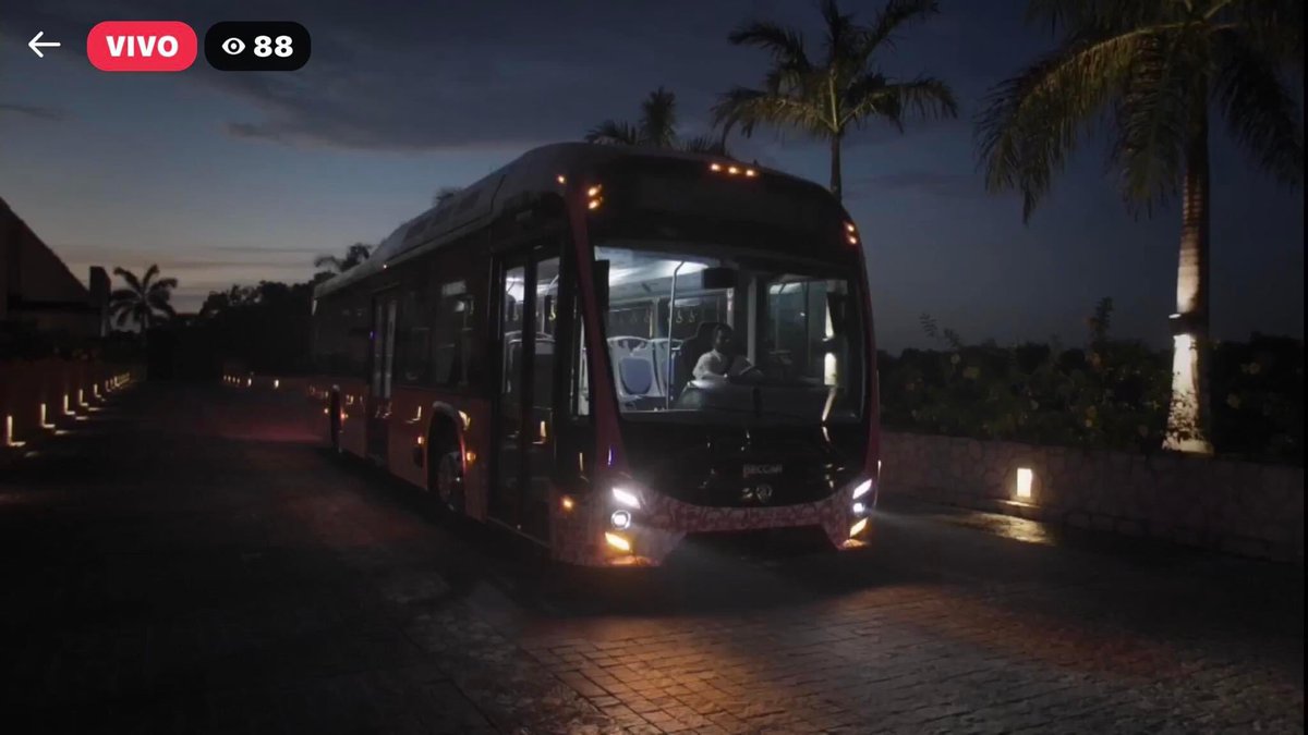 motoradiesel's tweet photo. Grupo #Xcaret y #Scania serán aliados que juntos pretenden lograr un planeta mejor y para ello hacen la presentación de Scania Volt e-Urviabus, el primer autobús eléctrico, armado en México con carrocería Beccar.

#motoradieselinforma #motoradiesel #scaniabus #xcaret #Scaniabuses https://t.co/dE1U4tEEKn