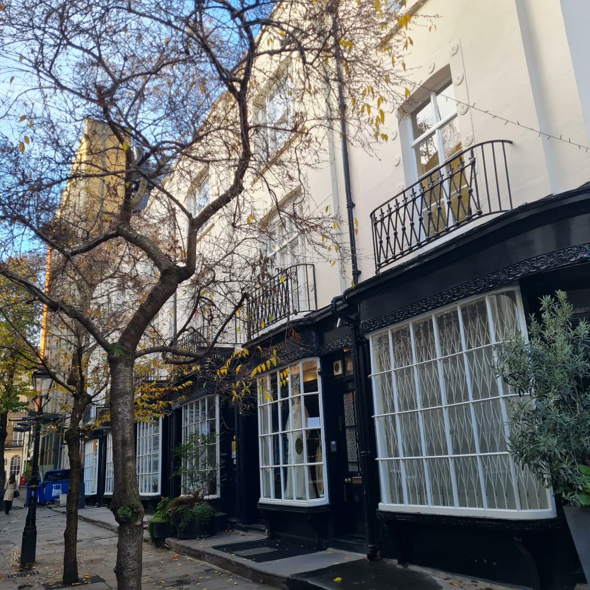 VinnieSull1van's tweet photo. #WoburnWalk is a pedestrian only street in #Bloomsbury, #London designed by #ThomasCubitt in 1822. It's originates from #WoburnAbbey, the main country seat of the Dukes of #Bedford, who developed much of Bloomsbury. https://t.co/n4ln8rova1