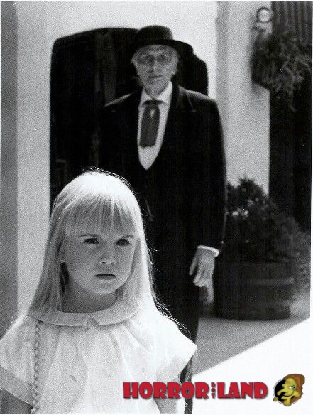thehorrorland's tweet photo. This Behind the Scenes picture is a little BEHIND. Heather O'Rourke is haunted by Julian Beck in this snap form Poltergeist II: The Other Side (1986). #horrorfan #btshorror #bts https://t.co/HbY3fPqjqF