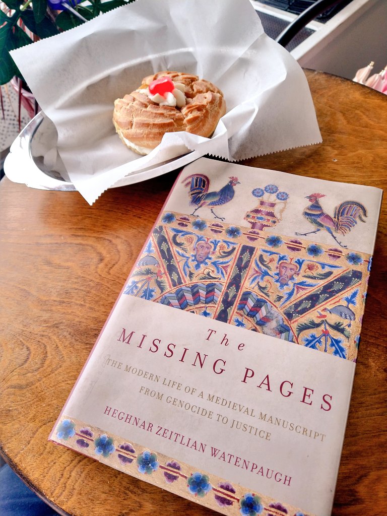 Happy #provenanceresearchday /#tagderprovenienzforschung to all that celebrate! 😊
Honoring this special day for cultural heritage practitioners with a tasty pastry and rereading @HeghnarW 's 'The Missing Pages'. 
Forward and onward, with what we do.