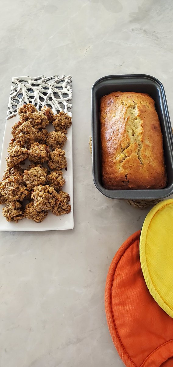 bethcarter007's tweet photo. When you have overly ripe bananas, you bake banana bread and quarantine (protein) balls! #authorswhocook #baking https://t.co/clmEottzDa
