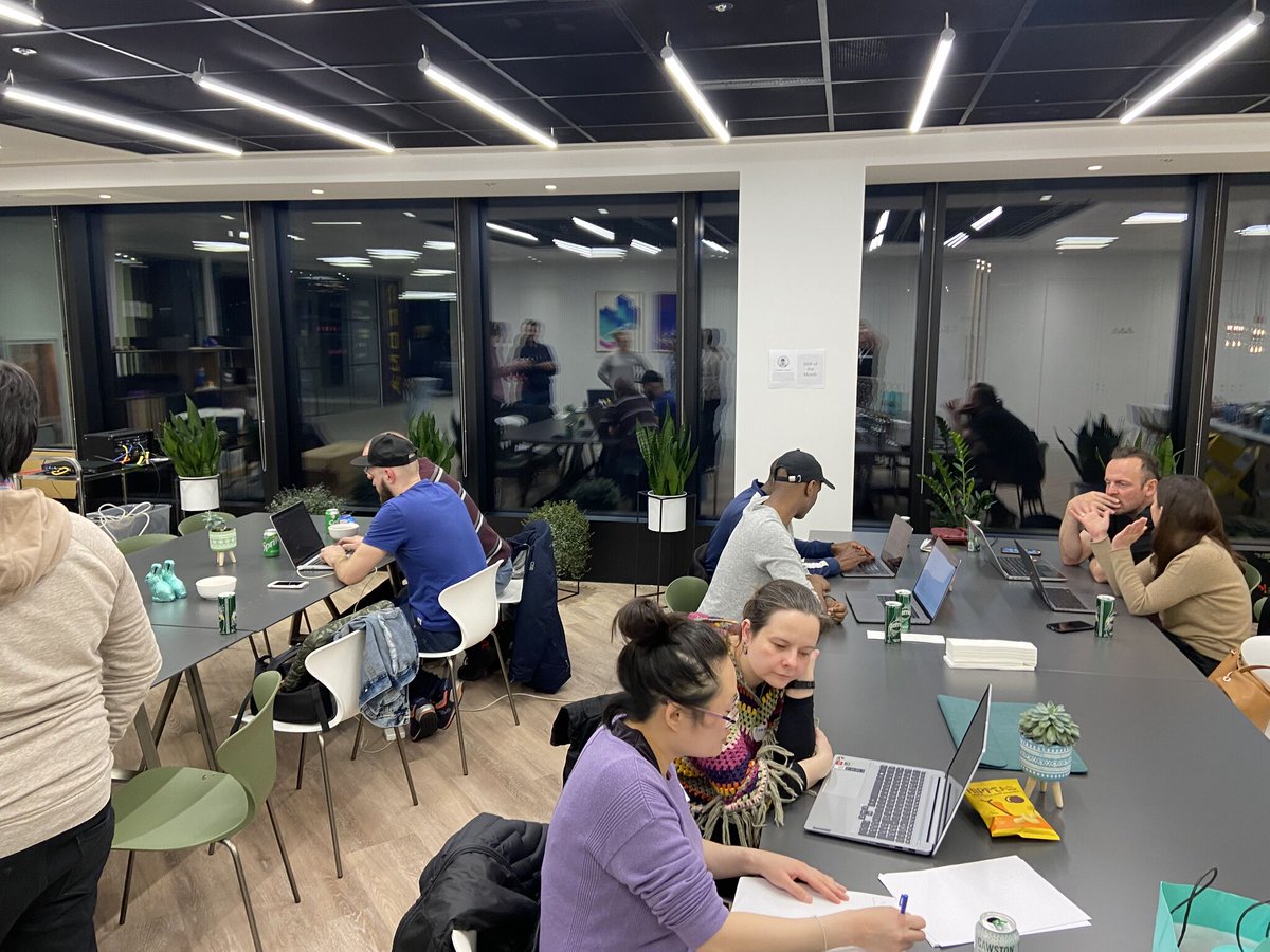 sednanetwork's tweet image. Yesterday we hosted a programming workshop organised by @codebarWL at our London HQ 🌟
Run by expert coaches, the free event aims to make #tech more diverse and welcoming by bringing people together to help learn programming skills and expand career opportunities. (1/2)