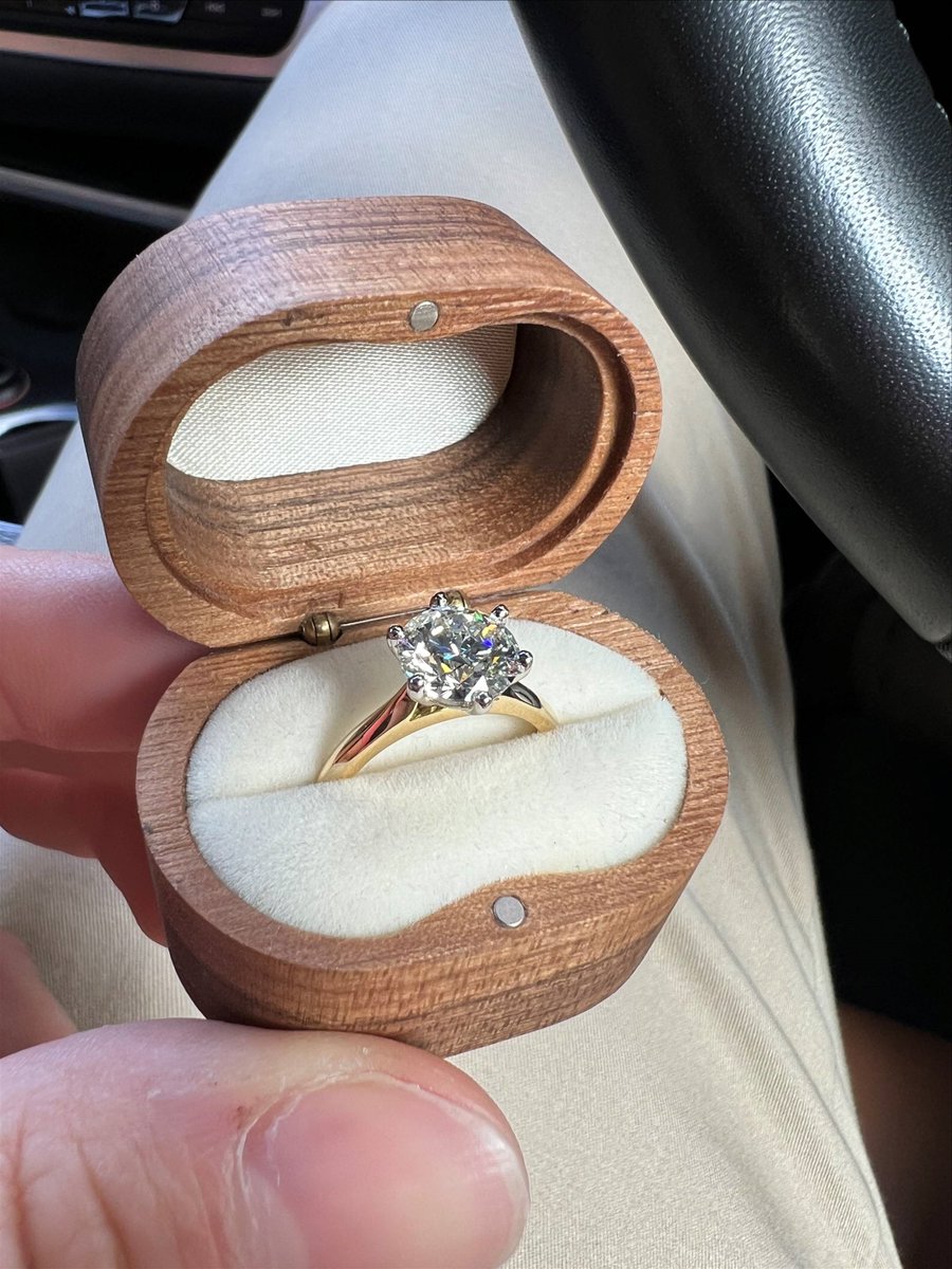 Whiteflash's tweet image. Join us in congratulating Andrei &amp;amp; Brittany on their engagement!

Andrei proposed with a stunning 1.8ct H VS1 A CUT ABOVE®, and we&apos;re so happy to know that Brittany is over the moon 🥂Here&apos;s to love, laughter and happily ever after! 

#WhiteflashProposal #shesaidyes #howheasked