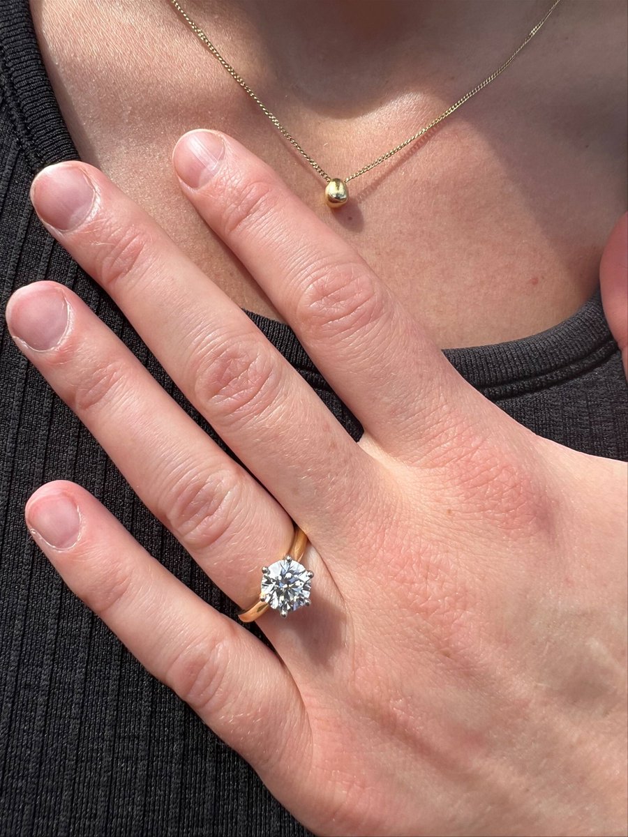 Whiteflash's tweet image. Join us in congratulating Andrei &amp;amp; Brittany on their engagement!

Andrei proposed with a stunning 1.8ct H VS1 A CUT ABOVE®, and we&apos;re so happy to know that Brittany is over the moon 🥂Here&apos;s to love, laughter and happily ever after! 

#WhiteflashProposal #shesaidyes #howheasked