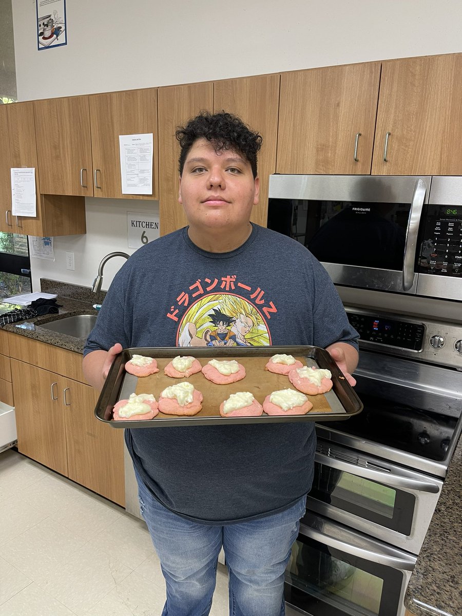ms_medley's tweet photo. Intro to Culinary: Dessert Day! Here’s some photos from 1st period. https://t.co/aqXhw2Ogug