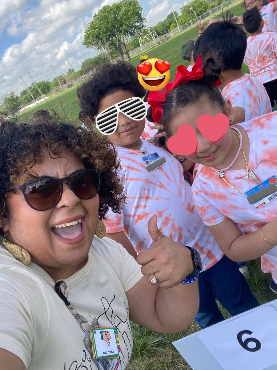 MarianaBreaux's tweet photo. Woo! Fun with our Firsties at Field Day! #PearlHallProud #2ndYearAP #ilovemyjob https://t.co/TtZEm0BCoC
