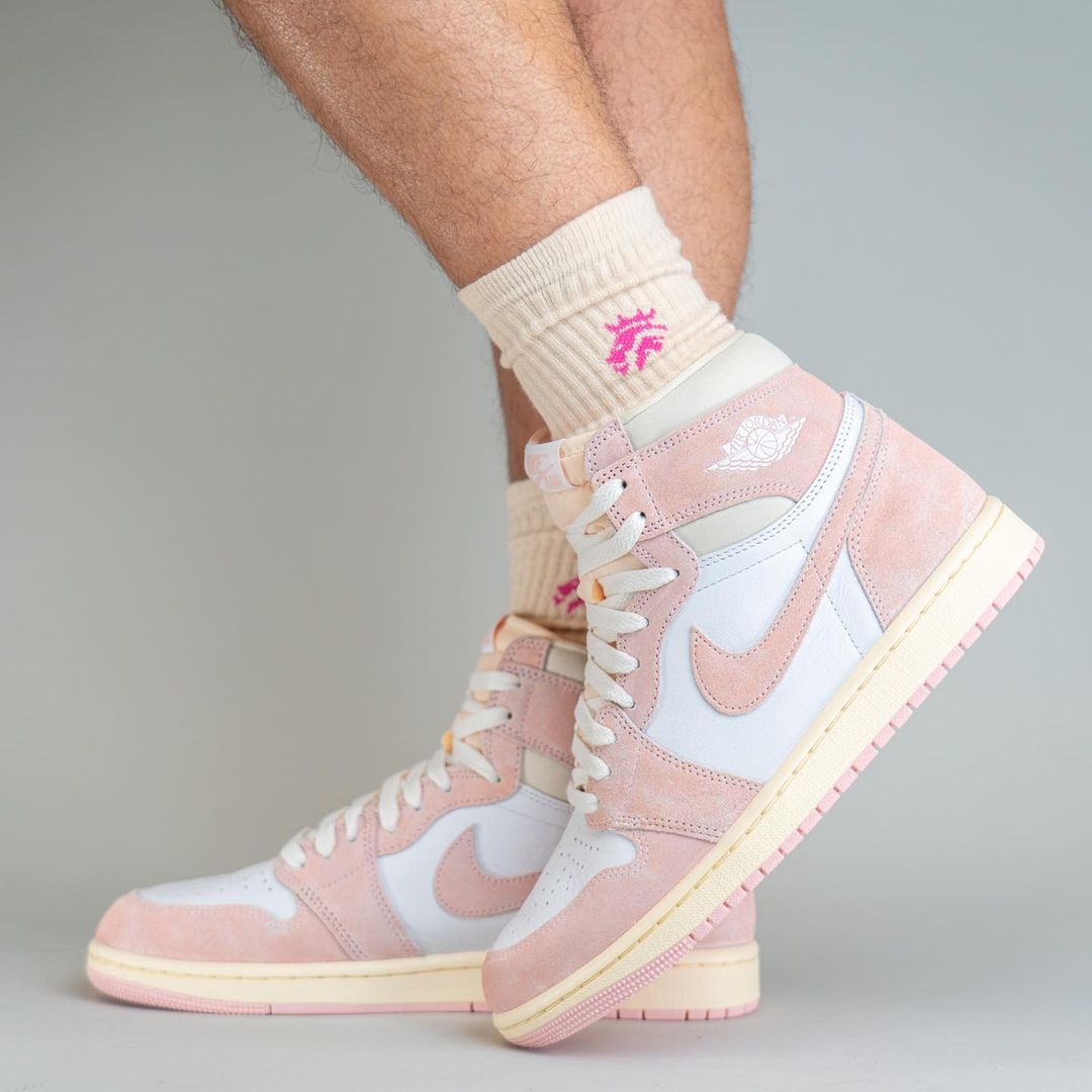 houseofheat's tweet photo. On-Foot Looks // Air Jordan 1 High OG “Washed Pink”

SEE MORE: https://t.co/6mQHqqnX7I

cc: @yankeekicks https://t.co/BwWOUaOLtI