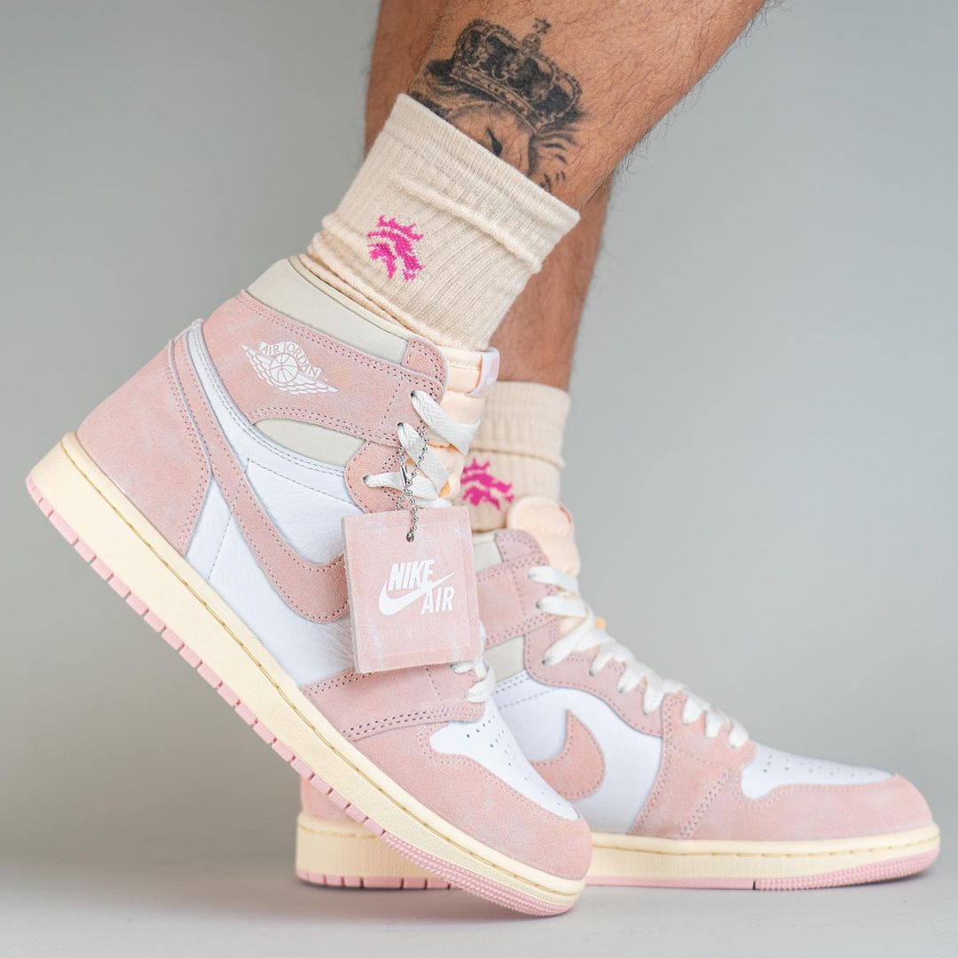 houseofheat's tweet photo. On-Foot Looks // Air Jordan 1 High OG “Washed Pink”

SEE MORE: https://t.co/6mQHqqnX7I

cc: @yankeekicks https://t.co/BwWOUaOLtI