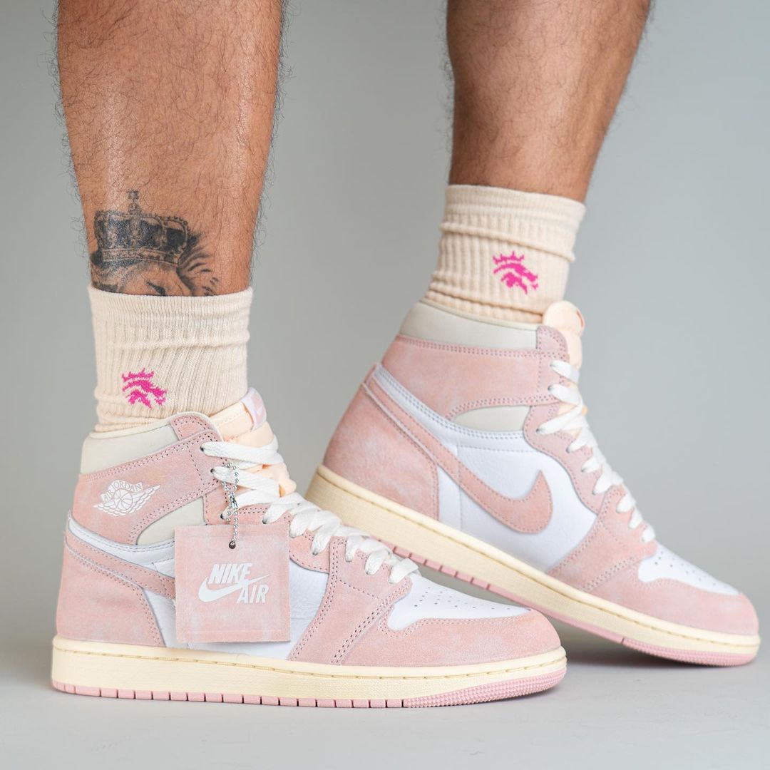 houseofheat's tweet photo. On-Foot Looks // Air Jordan 1 High OG “Washed Pink”

SEE MORE: https://t.co/6mQHqqnX7I

cc: @yankeekicks https://t.co/BwWOUaOLtI