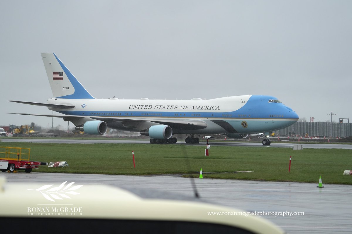 RonanMcGrade's tweet photo. President Biden left Dublin Airport by motorcade after being greeted by Taoiseach Leo Varadkar. https://t.co/VdBBZYV6IB