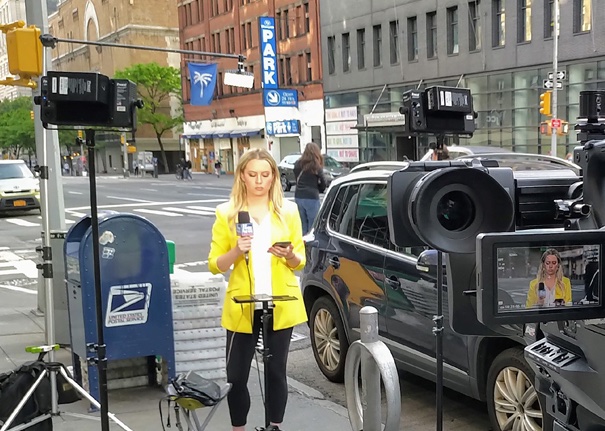 frezzienergy's tweet photo. Improve the quality of your videos with Frezzi's battery powered backlight.  Get the best shot and deal with Frezzi's high quality and low cost gear! 🎥🔋 Click HERE for our backlight special -> https://t.co/ufSE4aWtP5 #Frezzi #FREZZIinthefield #broadcasting #newsbroadcasting https://t.co/GnNn3Tf4TG