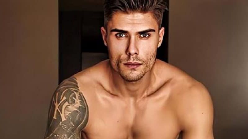 Oyuncu ve model Barış Murat Yağcı, sevenlerini üzen bir haber paylaştı. Barış, hastane odasından yaptığı paylaşımında sağlık durumu hakkında da sevenlerine bilgi verdi. ehaber27.com/foto/14719753/… #magazin