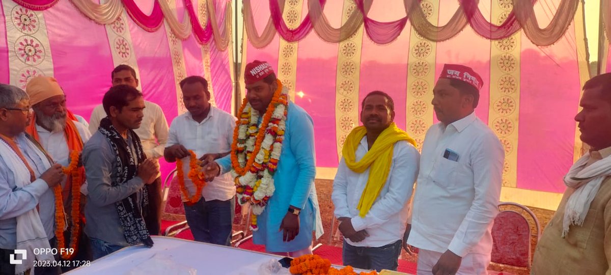 SanimKumar's tweet photo. आज जिला संयोजक माननीय रोहित बिंद जी के नेतृत्व में नगर निकाय चुनाव को देखते हुए निषाद पार्टी भरी हुंकार https://t.co/REp4x5Oaqp