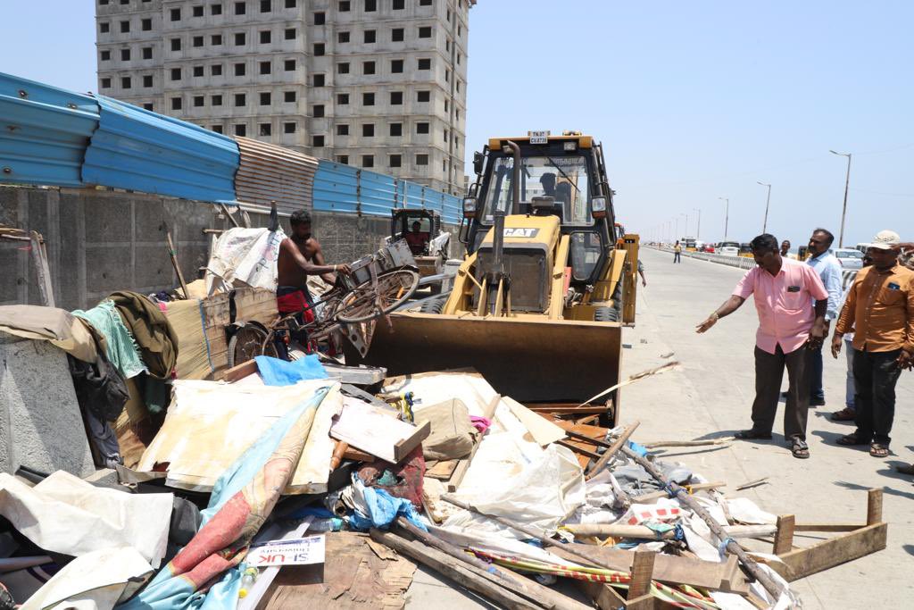 Vincentsjotting's tweet photo. How many Chennaites dislike the Marina’s open air fish market? Our HC judges want them cleaned up for Singara Chennai! But milords, Madras is also salty air and fish fragrances: not just coffee and sambhar. https://t.co/WLt1Vf3j2r