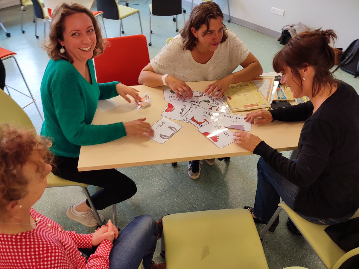 casnav_toulouse's tweet photo. 📣 participation à la journée "en maternelle, le jeu, c'est sérieux"  @DSDEN82 @canope_82
Co-animation d'un atelier avec enseignantes #eana #efiv :
🌏 Développer les compétences langagières.promouvoir la diversité linguistique et culturelle avec des jeux plurilingues
@actoulouse https://t.co/YLDlomzs6C