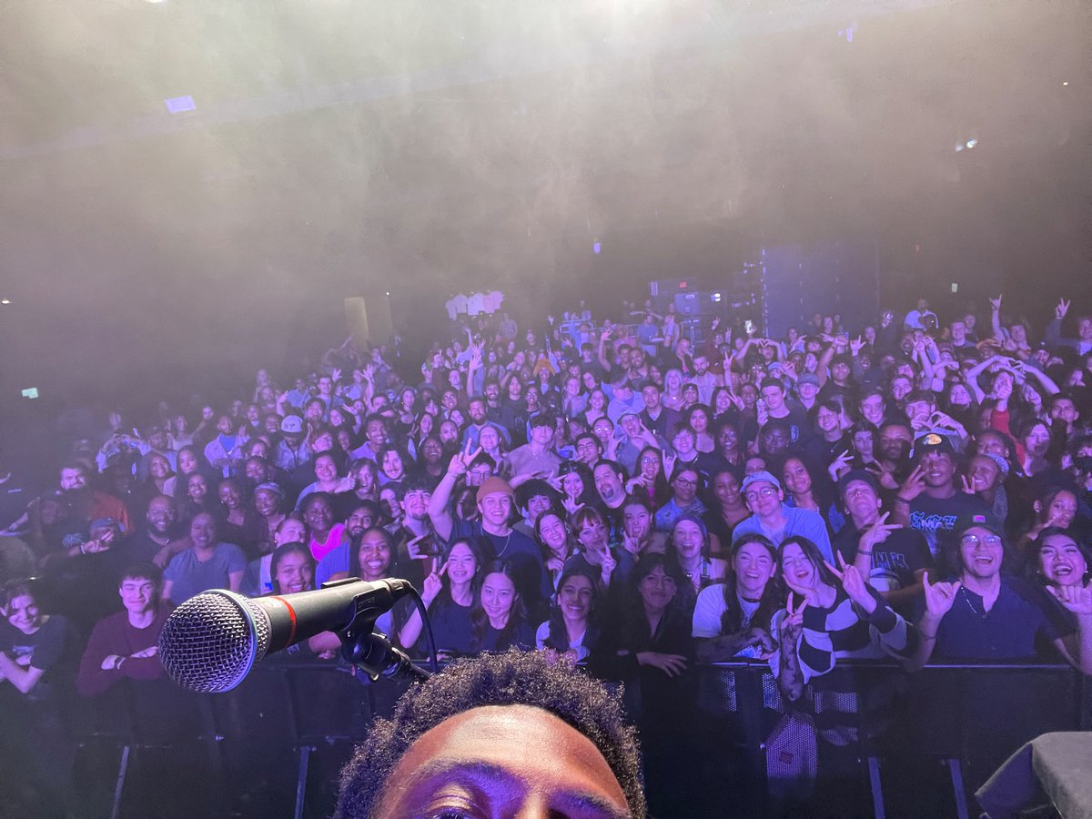 sonnyformiles's tweet photo. Kansas City was love!! Having an amazing time on Mac Ayres’ tour, crazy to meet fans, hear kind words, the whole❤️ and the food was crazy! https://t.co/C9Ke4FsGss