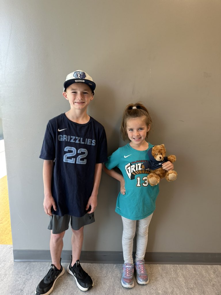 ponderthisSCI's tweet photo. These two are the biggest @memgrizz fans I know! So excited for playoffs! @WeAreRiverdale @gmsdk12 #BigMemphis  @Zach101788 https://t.co/ryX0MLIgqe