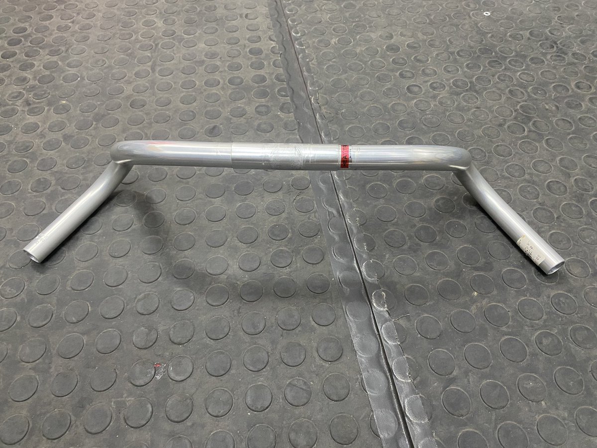 jordyaprian's tweet photo. Dijual Nitto RM-3 Mountain Dirt Drop Bar

Used 

Clamp Diameter : 25.4mm
Handle diameter : 23.8mm
Width : 580mm
Material : Alumunium

Minat WA 082166622278 
#fnfjb https://t.co/FlclcMQKJ0
