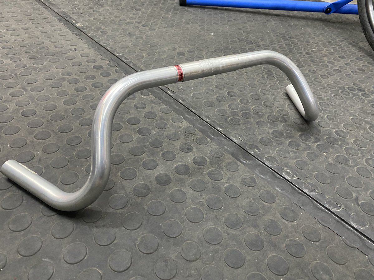 jordyaprian's tweet photo. Dijual Nitto RM-3 Mountain Dirt Drop Bar

Used 

Clamp Diameter : 25.4mm
Handle diameter : 23.8mm
Width : 580mm
Material : Alumunium

Minat WA 082166622278 
#fnfjb https://t.co/FlclcMQKJ0