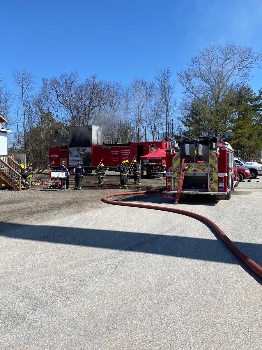 WasagaBeachFire's tweet image. Welcome to Clearview Fire visiting Station 1 today to conduct some amazing training sessions both with our training trailer as well as the live fire unit from the OFM.  @ClearviewFire @ONFireMarshal