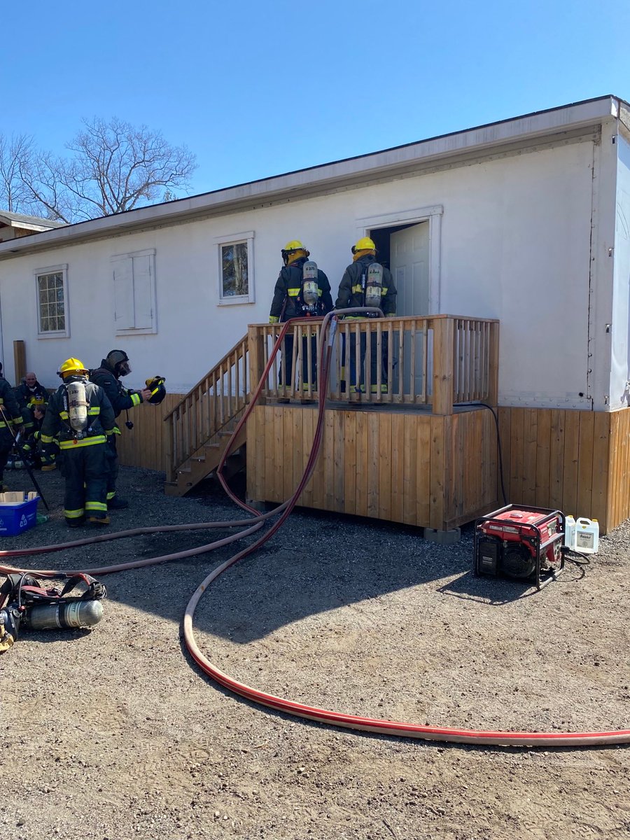 WasagaBeachFire's tweet image. Welcome to Clearview Fire visiting Station 1 today to conduct some amazing training sessions both with our training trailer as well as the live fire unit from the OFM.  @ClearviewFire @ONFireMarshal