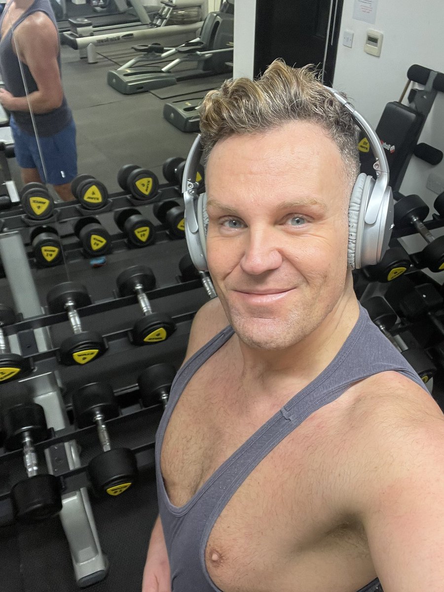 iandavidfarrell's tweet photo. @JamesGoss33 Nearly 46! 
(At this age, you’ve got to start shamelessly flashing a bit of tit, right? ) 
😉😂🤪 https://t.co/AqY6cUOxOb