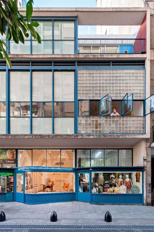Casa Bonet, diseñada por Antonio Bonet y construida en 1939 en el centro de Buenos Aires. Movimiento Moderno en Sudamérica.