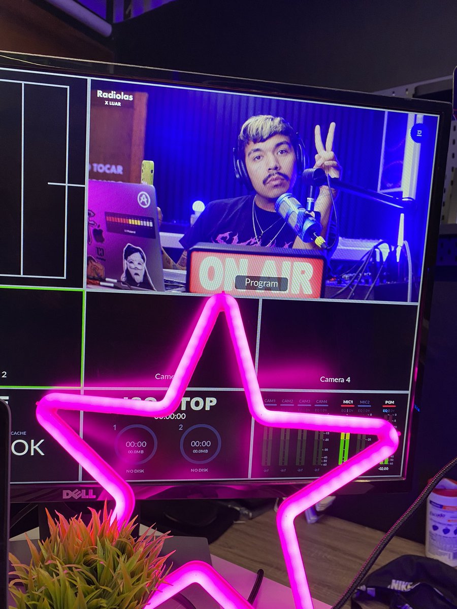 10 am en vivo #Radiolas x <a href="/Okluarrr/">LE COZYNERO 🔪👹</a> 
#Miercolesdecine 

youtube.com/live/M3gqB9CPf…