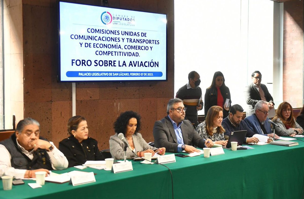 VictorPerezDNL's tweet photo. Celebramos que el presidente @lopezobrador_ se sume al criterio de la Comisión de Comunicaciones y Transportes y @diputadospan, donde nuestra prioridad desde un inicio fue que México regrese a ser categoría 1 y dejar a un lado el cabotaje y la entrega del cielo a los extranjeros. https://t.co/6ubbV6jxyh