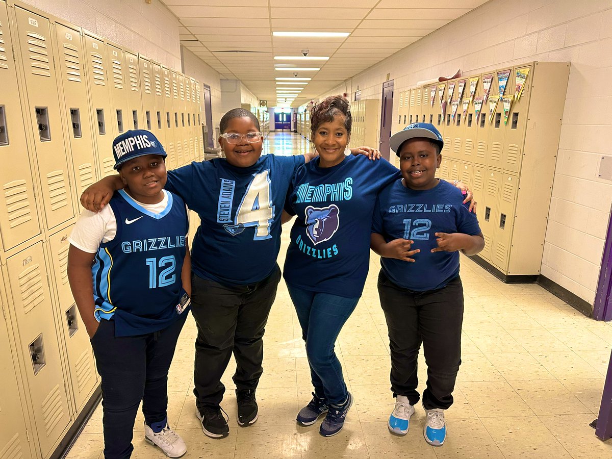 GeeterSchool's tweet image. Geeter K-8 GRIZZ Kick-off #BigMemphis  @memgrizz