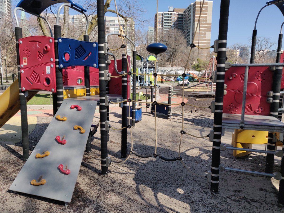 photonicsguy's tweet photo. @311Toronto Hazard @ Allan Gardens Playground. Frayed cable on climbing structure with exposed steel wires.
Please see attached photos. https://t.co/cf6HHYEcXg