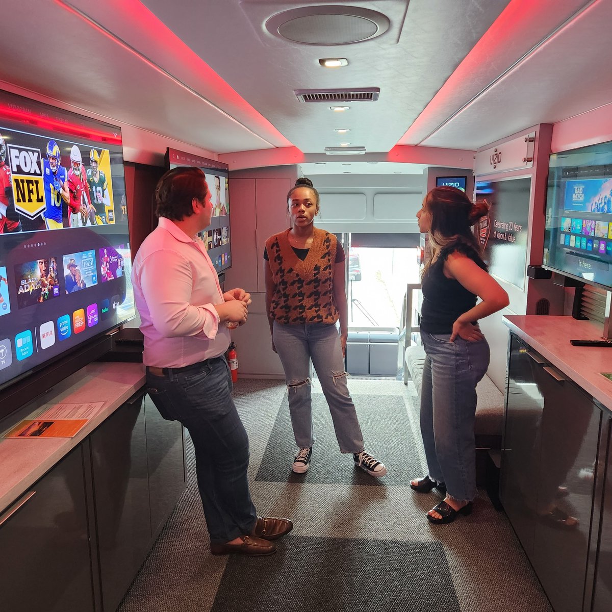 VIZIO's tweet photo. The #VIZIOBus is continuing its tour through Atlanta! ๐
Thanks to our friends at @PublicisGroupe and @fitzco for stopping by to check out the latest and greatest in VIZIO innovations. ๐
Where do you want to see us next? ๐ https://t.co/xQcpZXQRXd