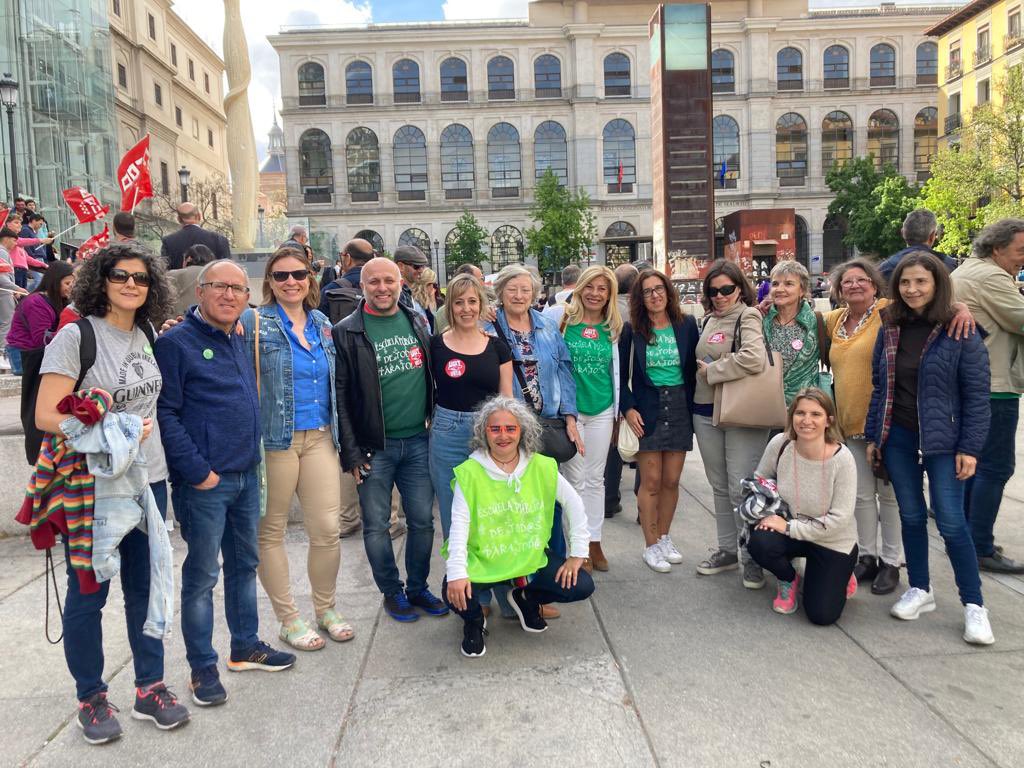 ugt_educamadrid's tweet photo. CONCENTRACIÓN LÚDICA POR LA ESCUELA PÚBLICA 

Los compañeros y compañeras de UGT Enseñanza Pública reivindicando una Escuela Pública de todos y todas https://t.co/XD2ZVbY5RE