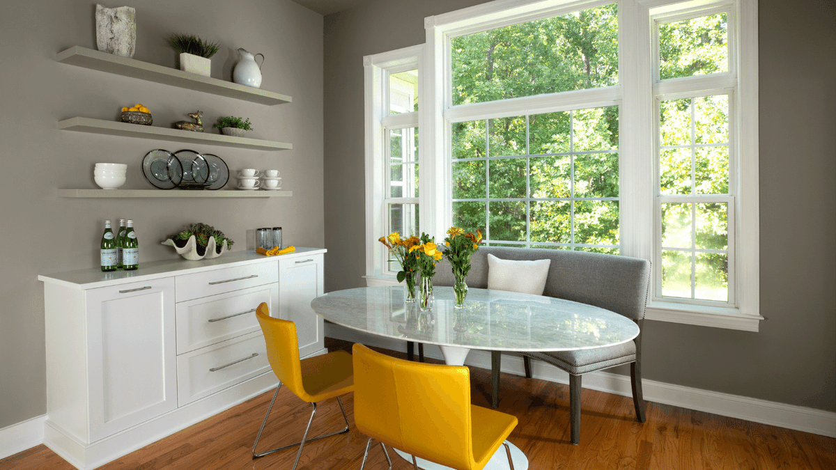 Color-blocking your decor is a great way to work in your favorite colors, even if they’re unexpected. 📸 by Jim Schmid🔸Touchstone Fine Cabinetry🔸 @CambriaSurfaces  🔸 AGM Imports #transitionalkitchen #karenkettlerdesign