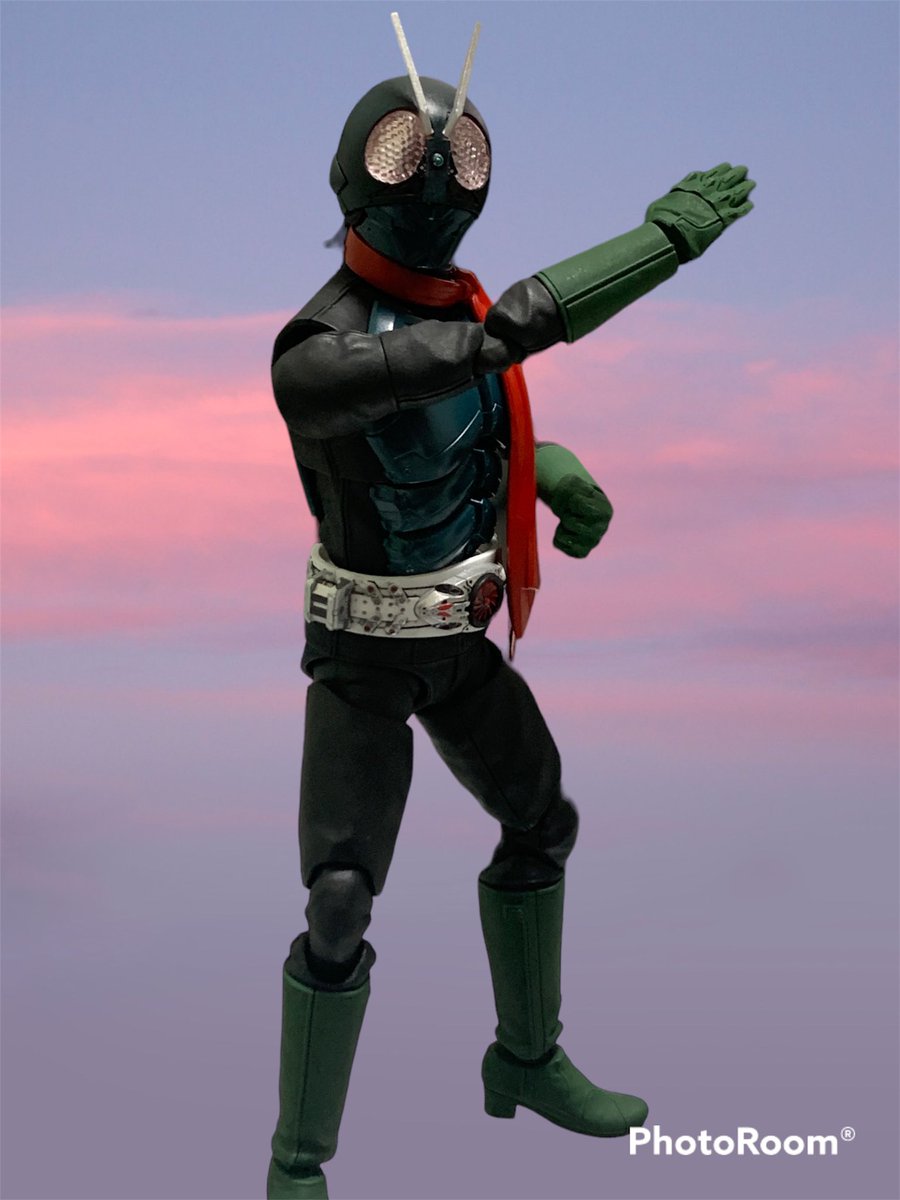 Jun11Ore's tweet photo. シン仮面ライダー作成して、
コートを手縫いしてみたが、
���き過ぎたので、旧一号に着せた。
シン用も縫うか。。。
#仮面ライダー
#シン仮面ライダー 
#プラモデル https://t.co/XlU3WPAz70