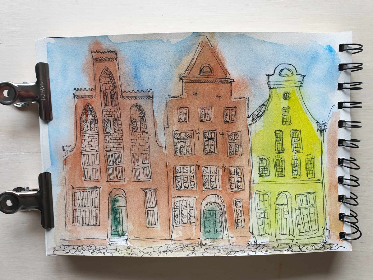 Zurück aus der Osterpause mit ein paar typischen Giebelhäusern aus der Lübecker Altstadt für #buildapril , Aquarell und Tinte #watercolour and #ink #sketch